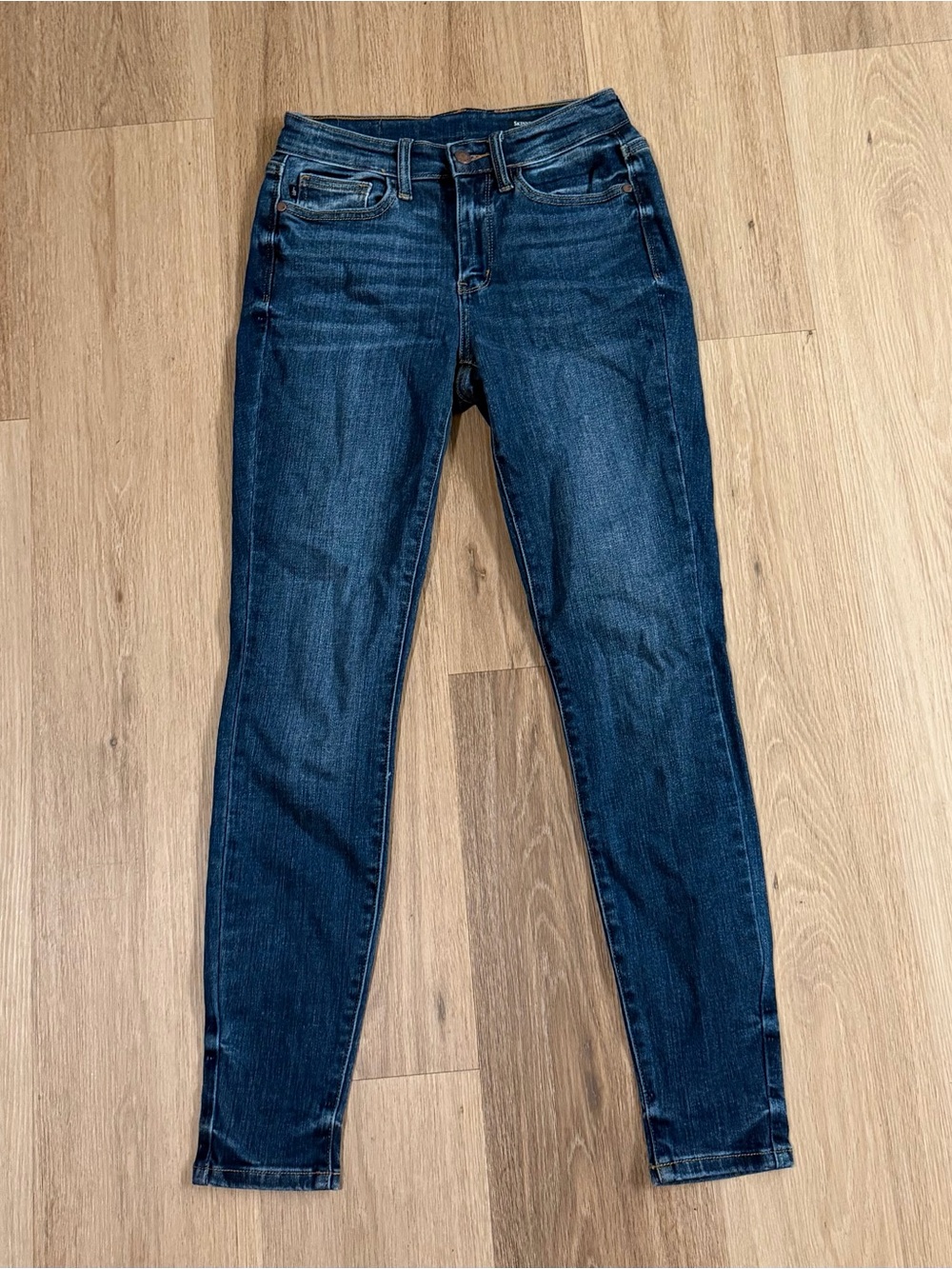 Judy Blue Mid-Rise Non-Distressed Skinny Fit Women’s Dark Blue Jeans size 3/26